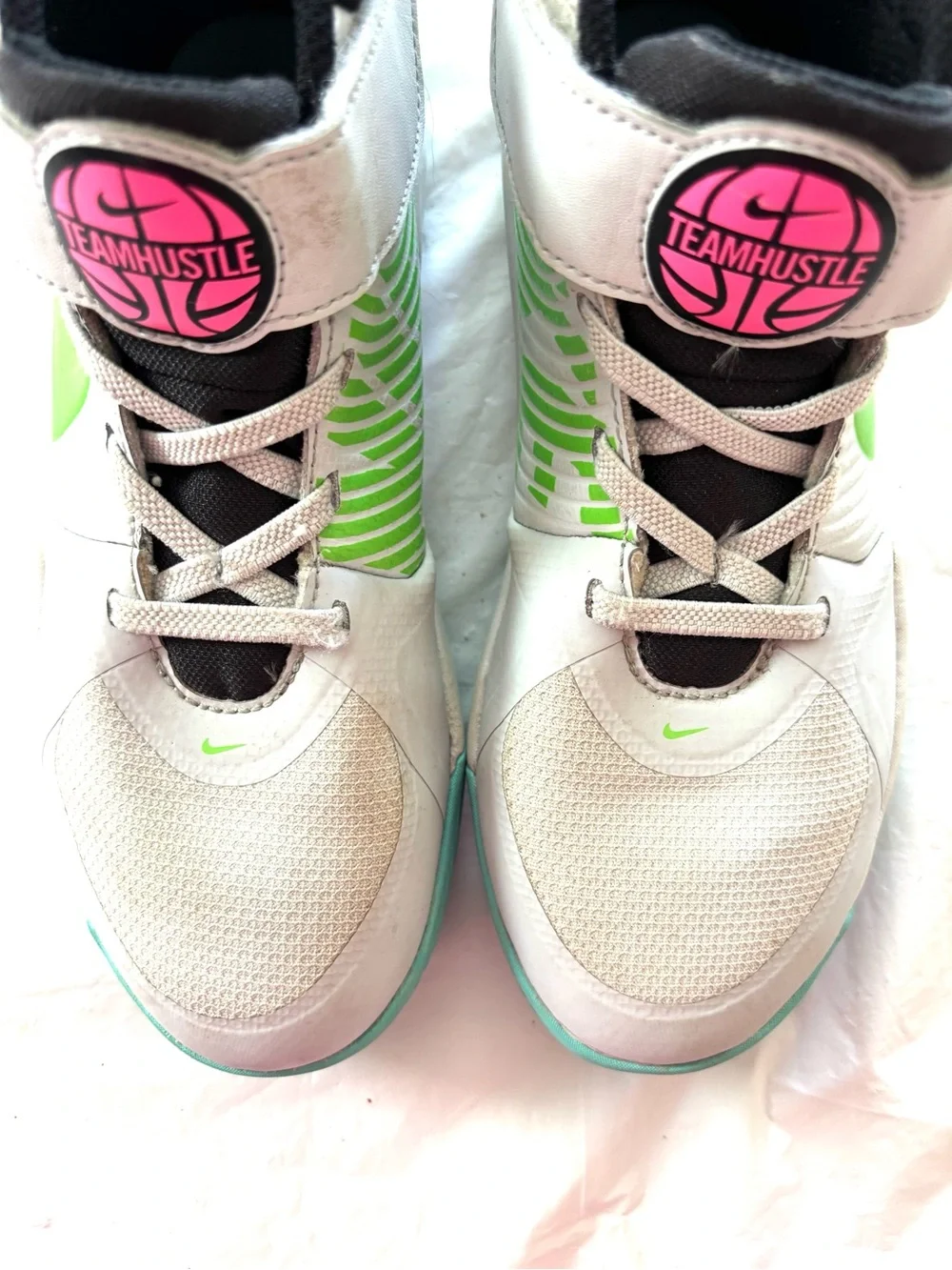 Nike White Green Team D9 Basketball Sneakers SZ 2.5 Youth Worn 1X Indoors
